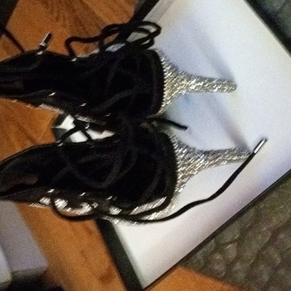 Sandals - Picture 3 of 4